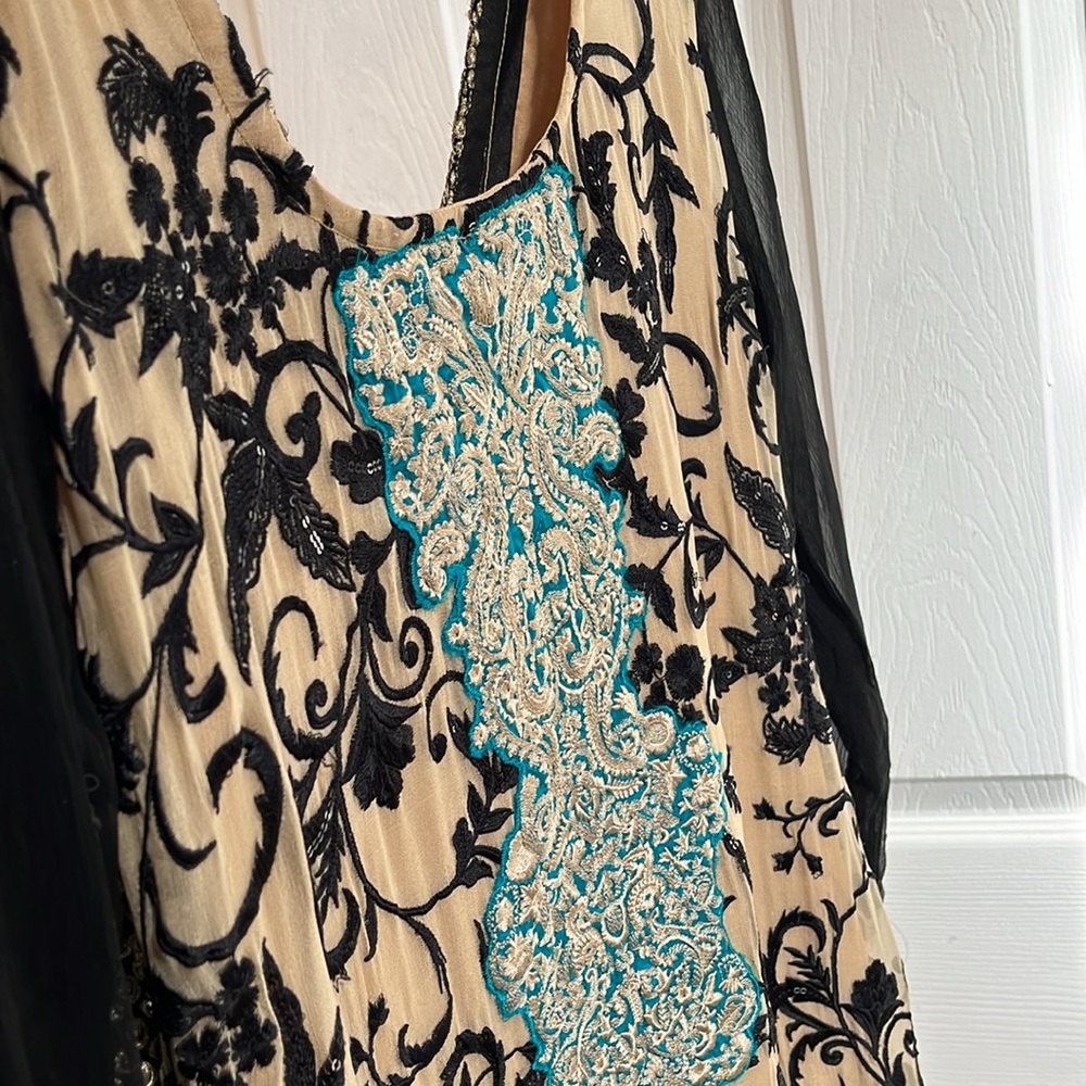 ORNATE SEQUINED AND EMBROIDERED LONG SLEEVE MAXI DRESS MULTICOLORED SIZE SMALL - Picture 9 of 15